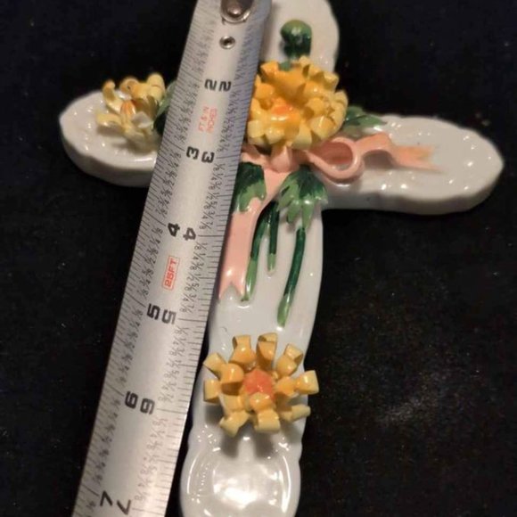 Vintage November Birth Flower Chrysanthemum Cross. Enseco - Picture 5 of 8